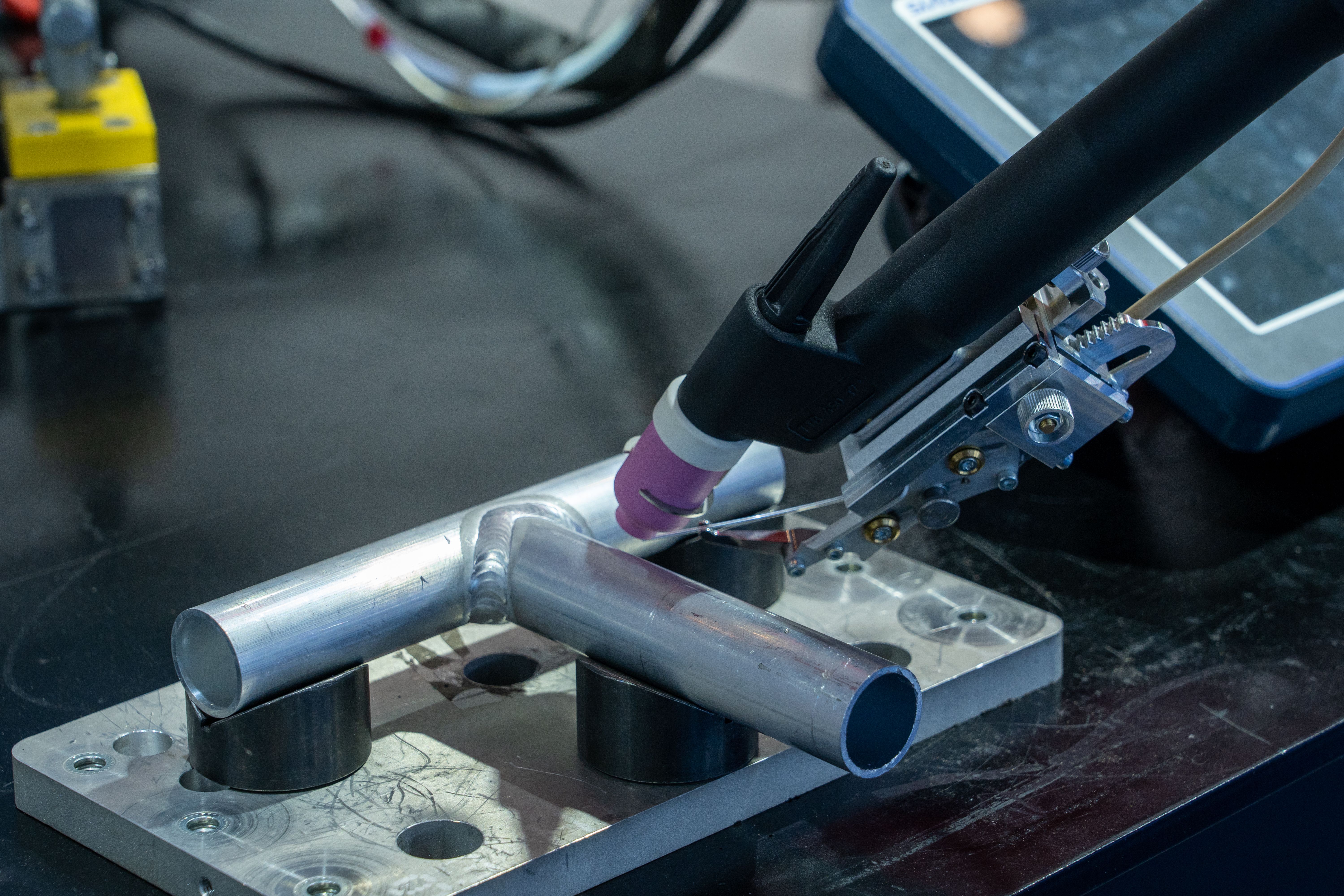 Spawanie aluminium TIG – jak ustawić spawarkę, dobrać parametry i uniknąć błędów?